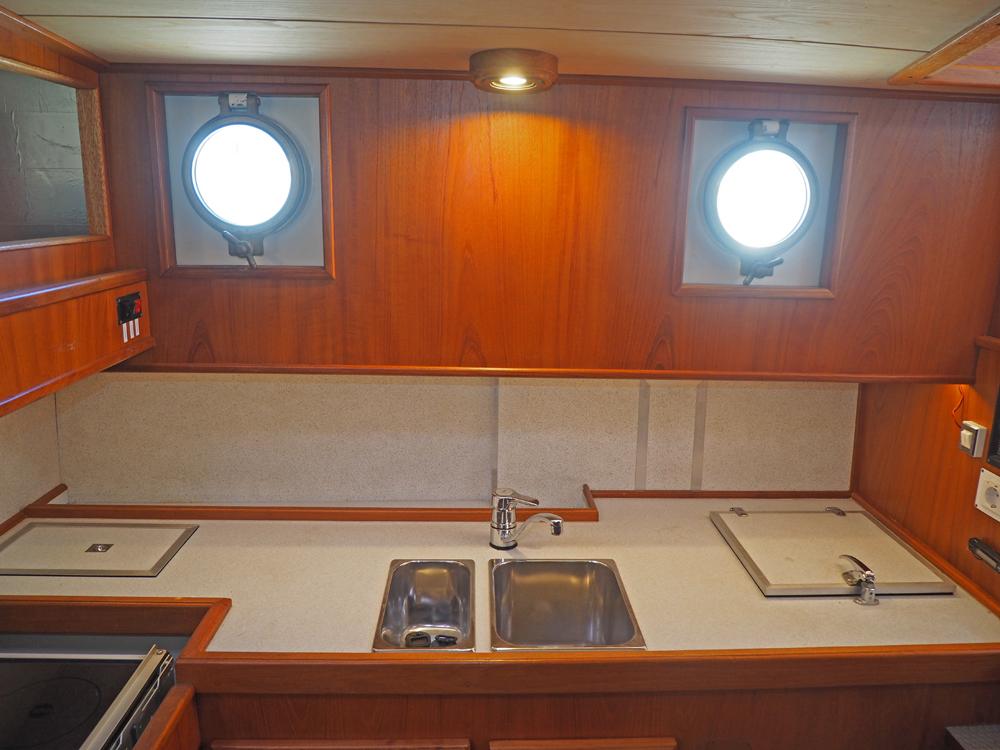 Saloon, Accommodation